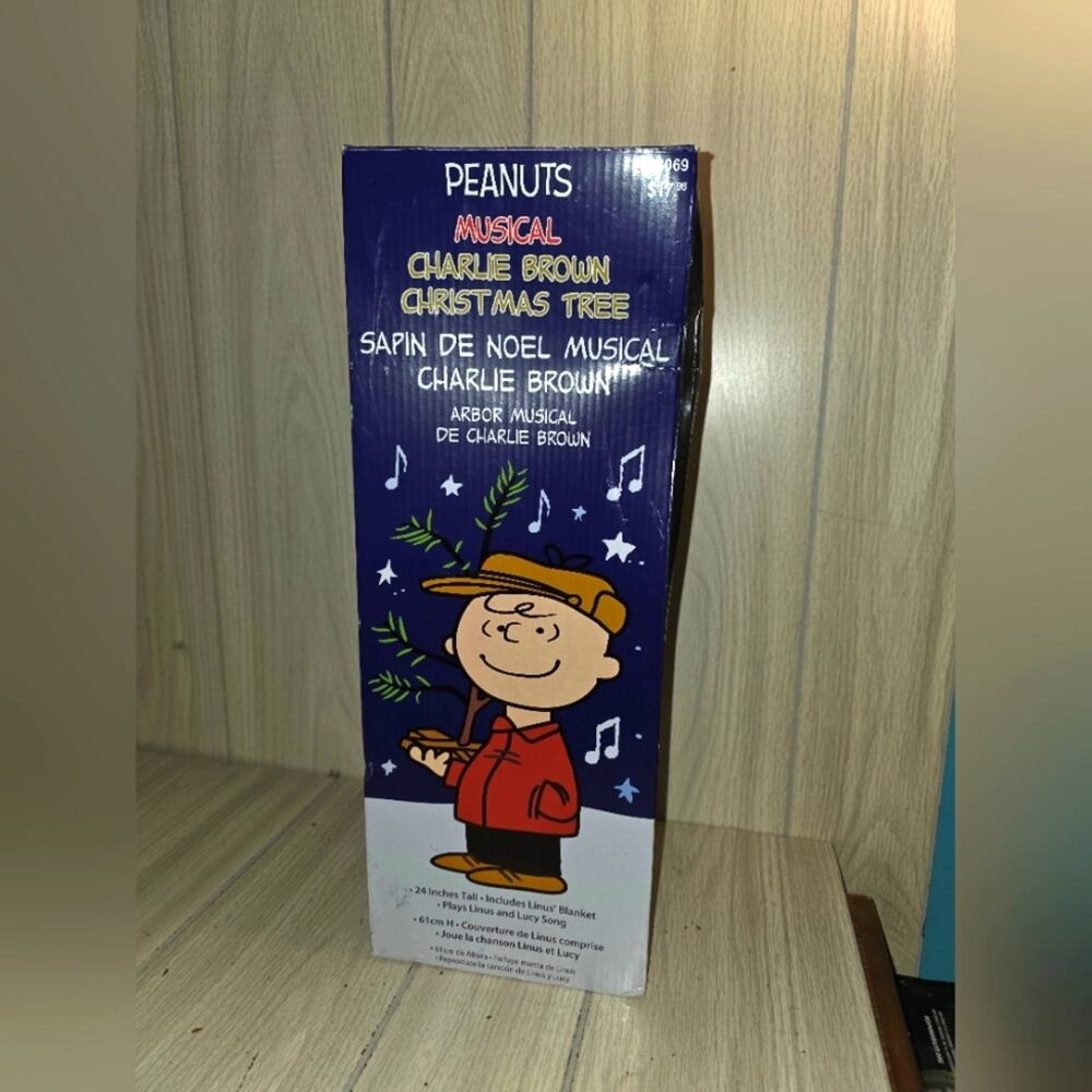 Peanuts Charlie Brown Musical Christmas Tree Holiday Tradition Cartoon Family